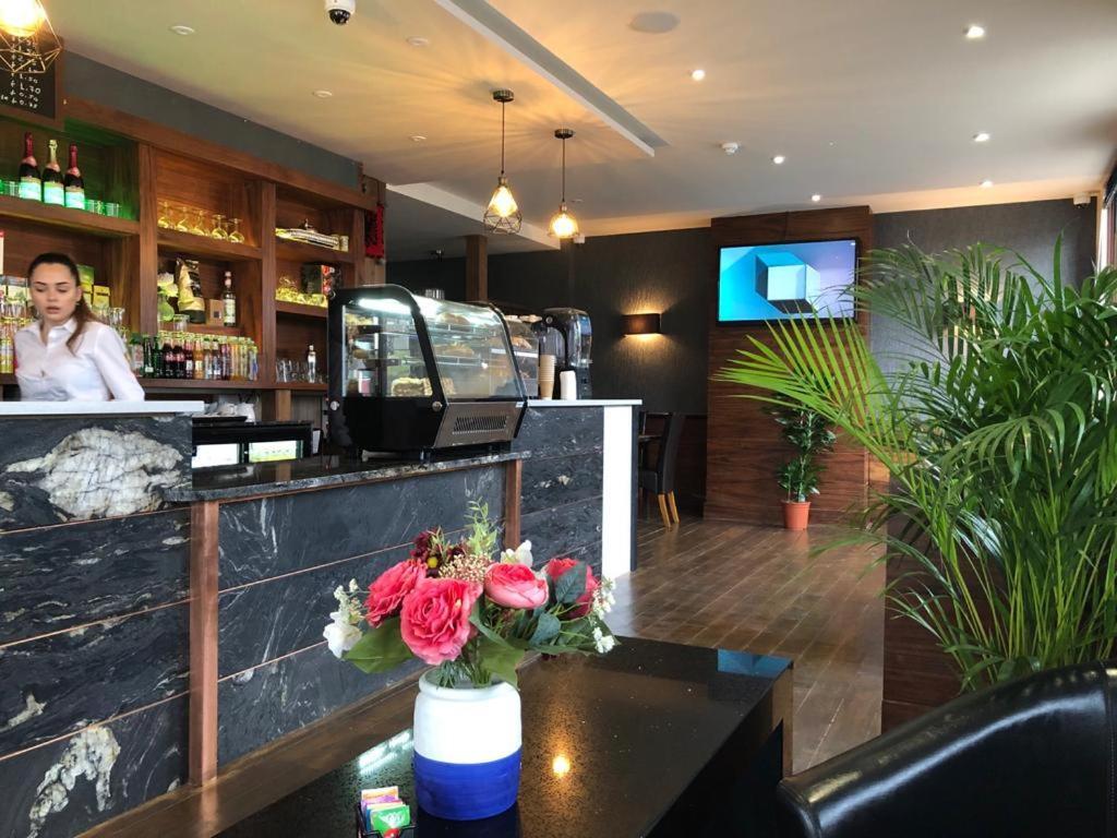 Eagle Hotel Luton Airport Luton (Bedfordshire) Exterior foto